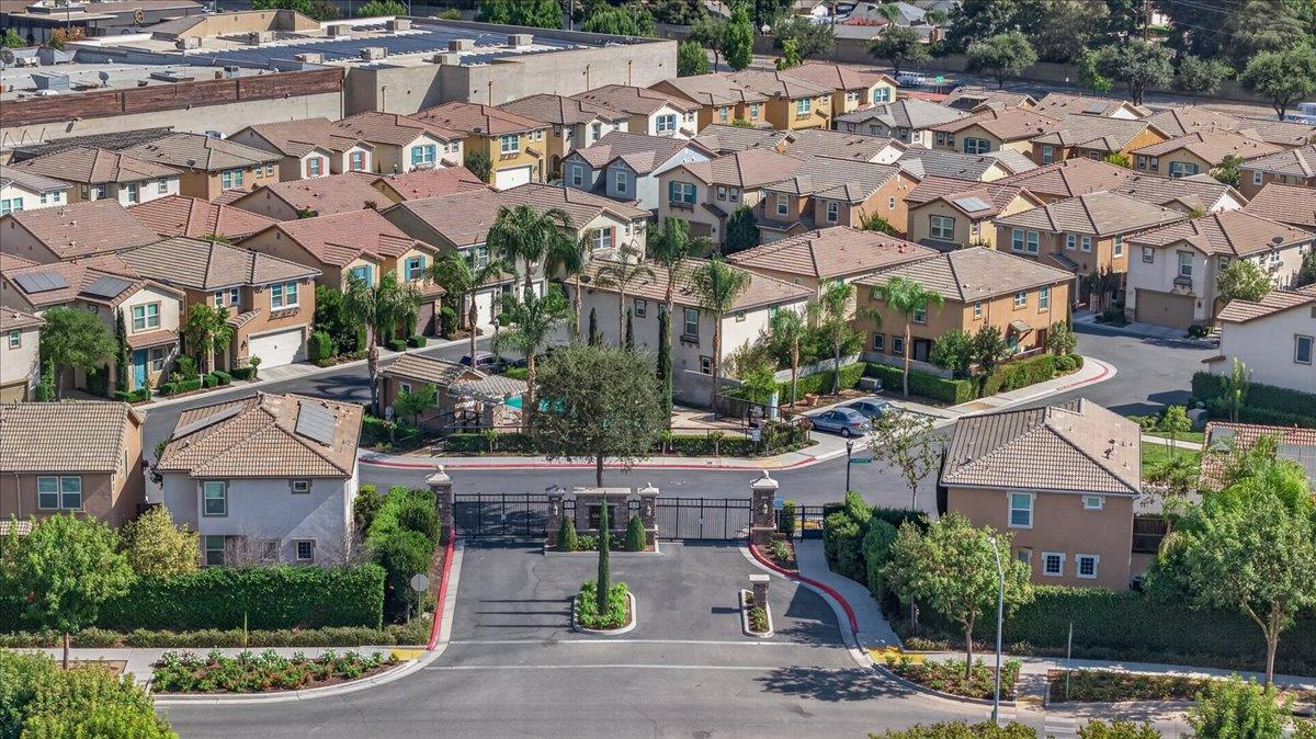 7003 N Harmony Dr, Fresno, CA 93711