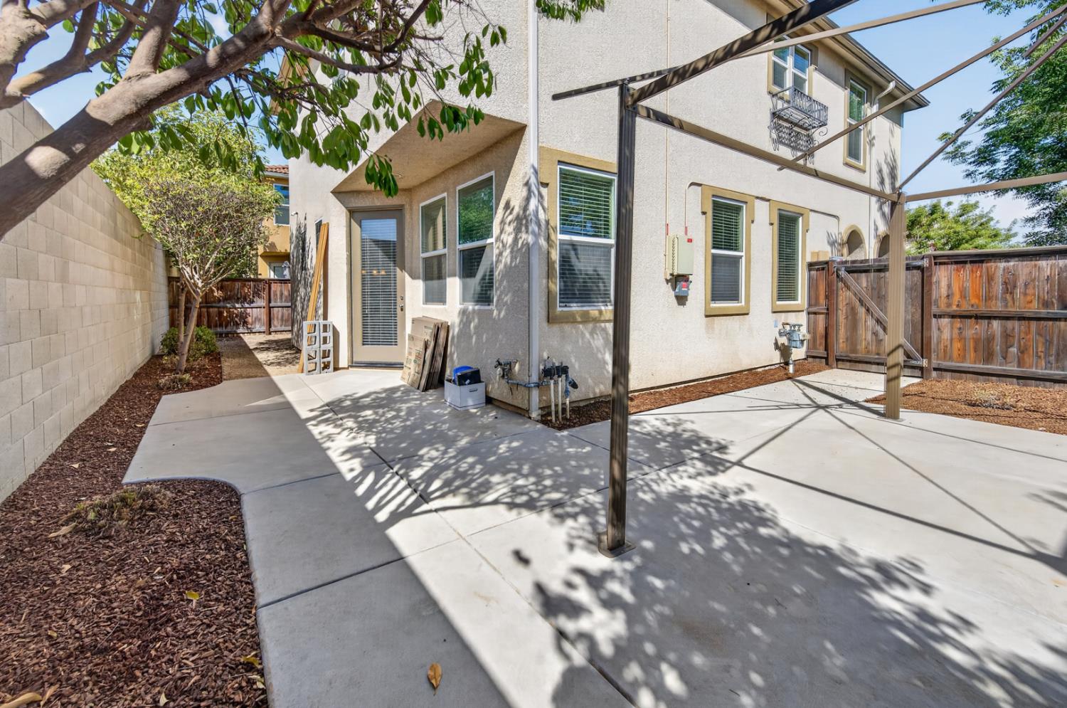 7003 N Harmony Dr, Fresno, CA 93711
