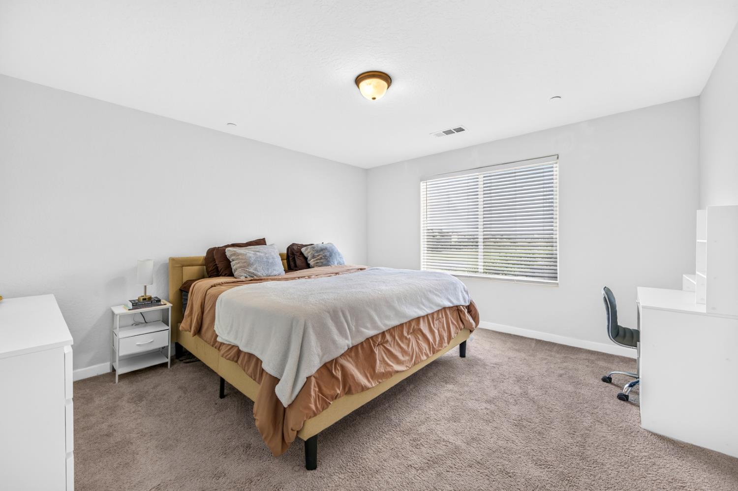 6050 W Swift Ave, Fresno, CA 93723