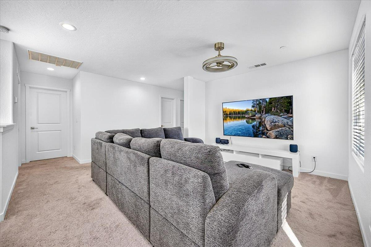 6050 W Swift Ave, Fresno, CA 93723
