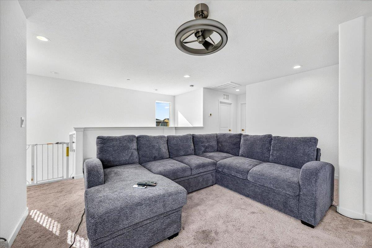 6050 W Swift Ave, Fresno, CA 93723