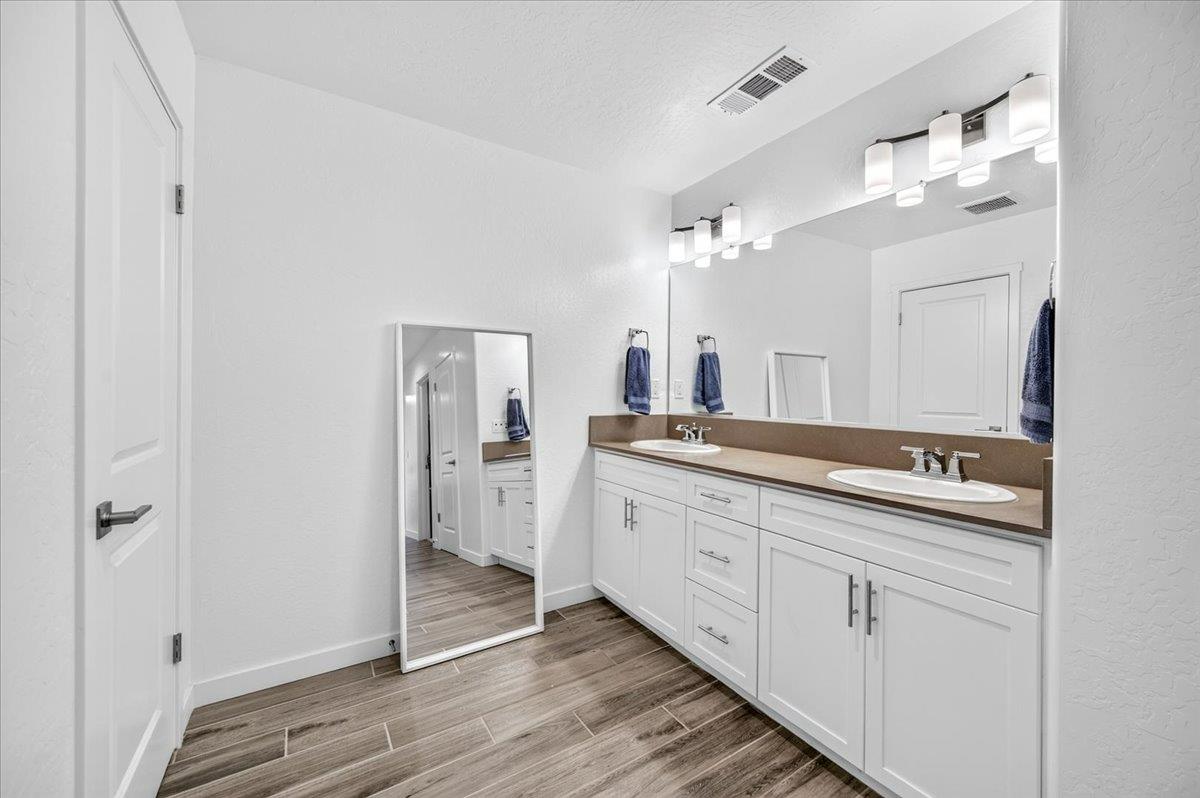 6050 W Swift Ave, Fresno, CA 93723