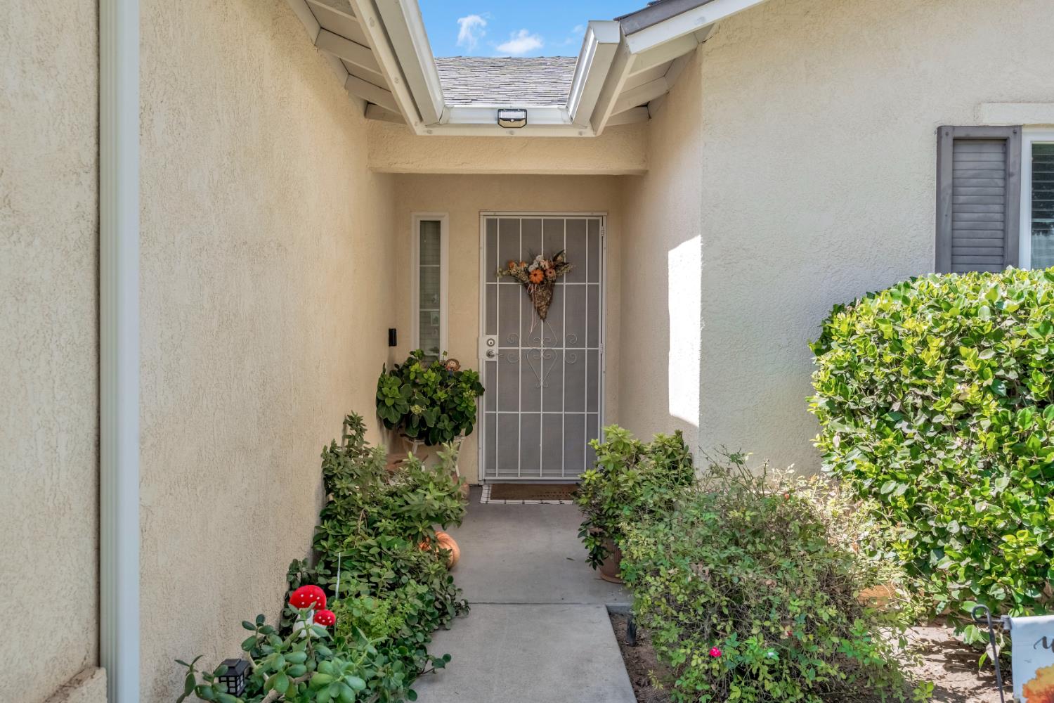 2374 S Sabre Ave, Fresno, CA 93727