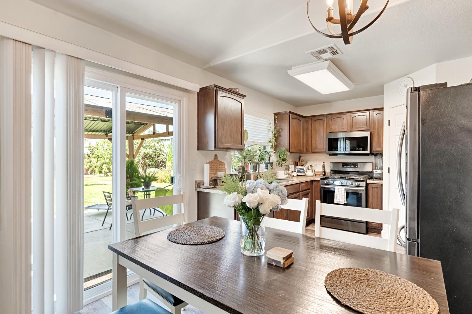 2374 S Sabre Ave, Fresno, CA 93727