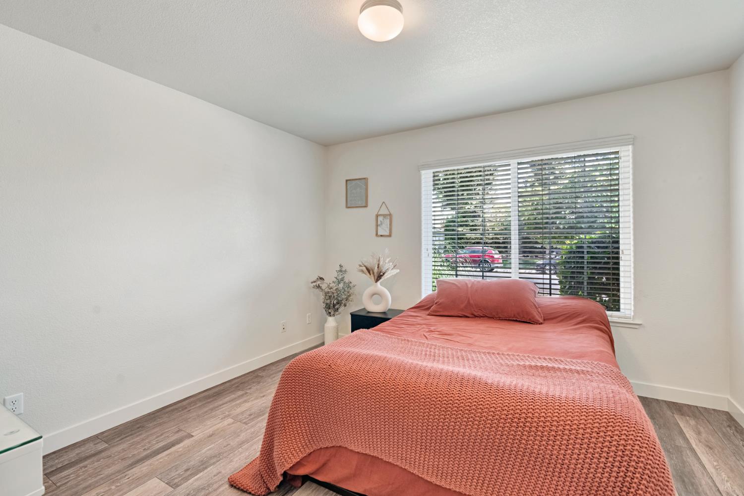 2374 S Sabre Ave, Fresno, CA 93727
