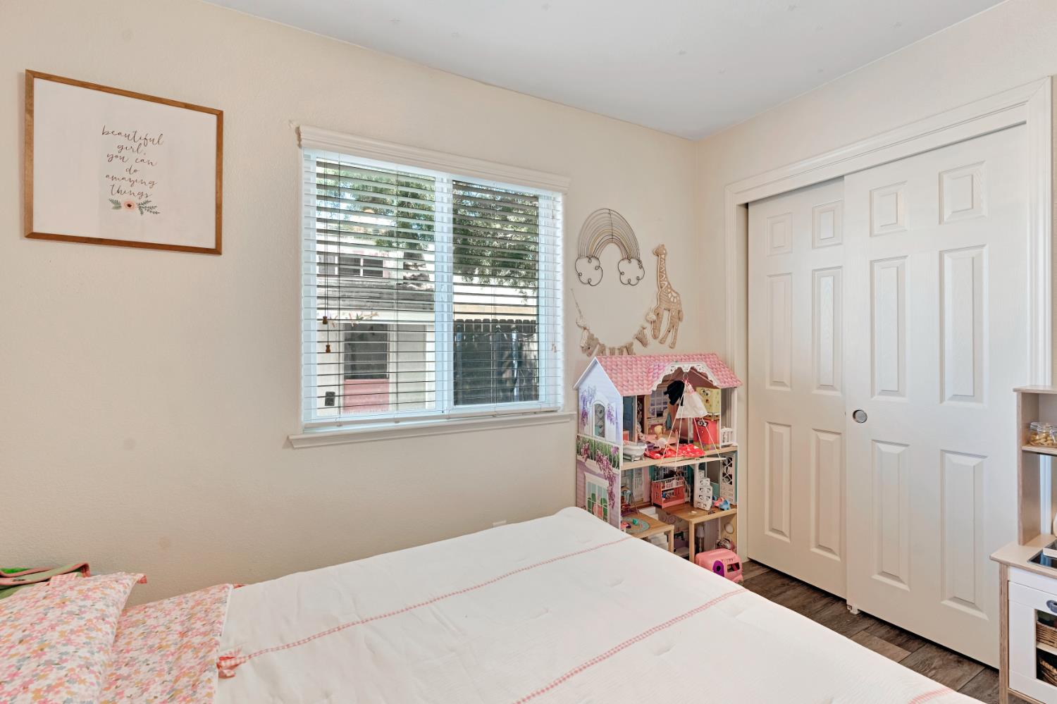 2374 S Sabre Ave, Fresno, CA 93727