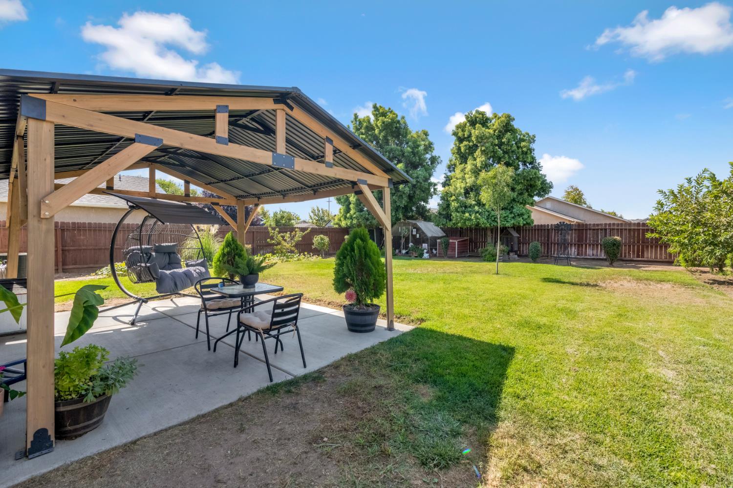 2374 S Sabre Ave, Fresno, CA 93727