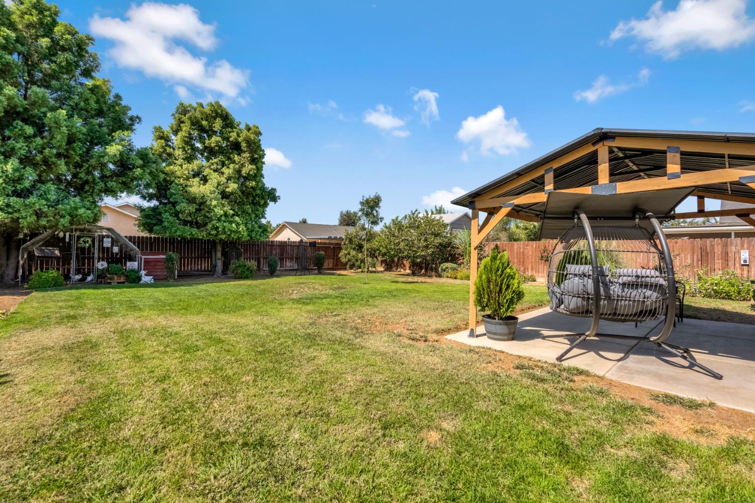 2374 S Sabre Ave, Fresno, CA 93727