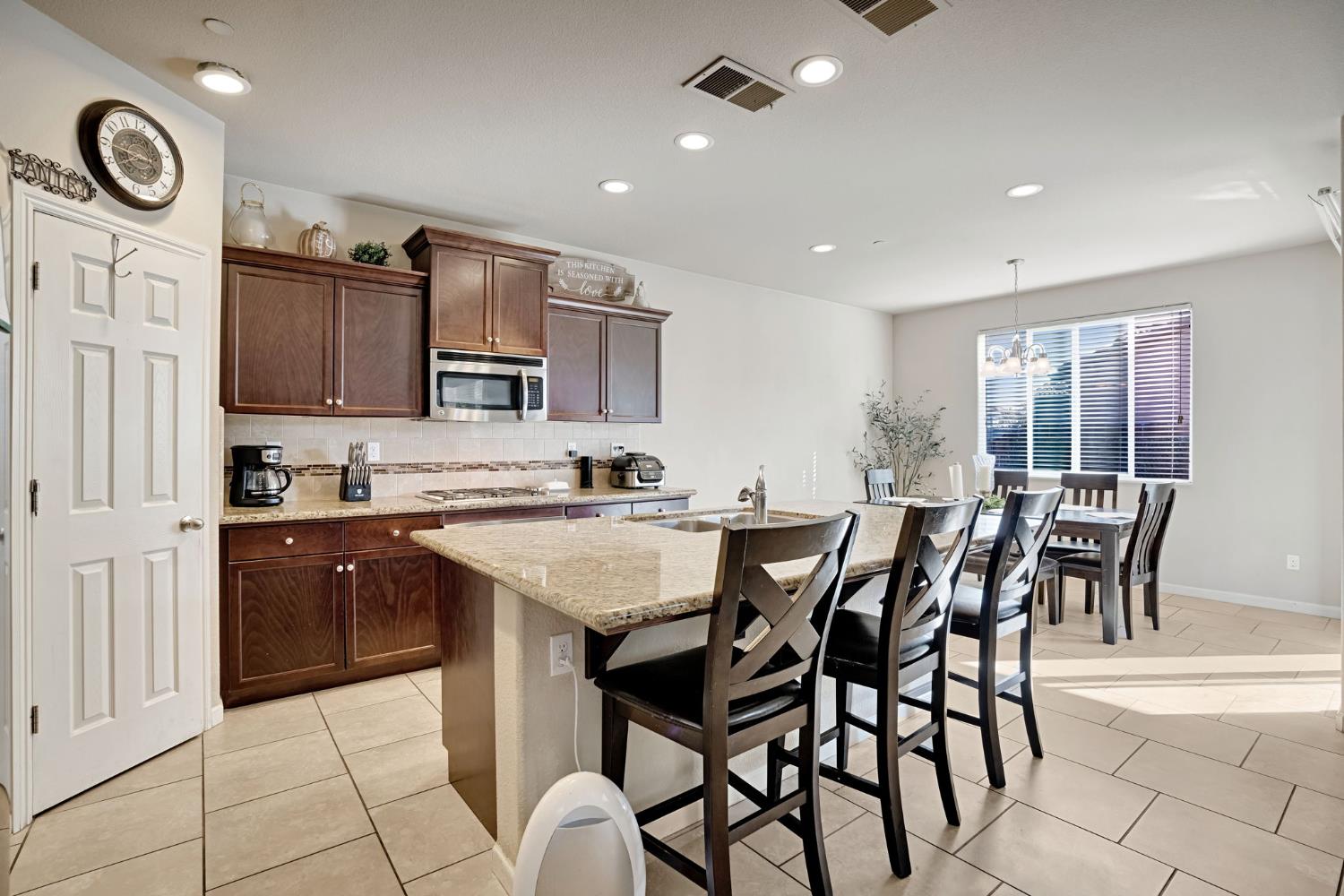 3507 Carmelita Ave, Clovis, CA 93619