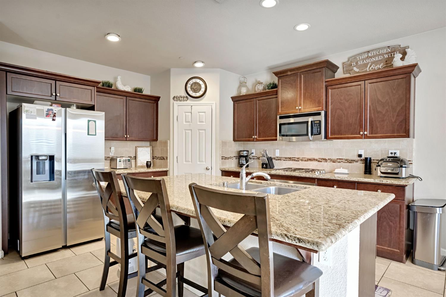 3507 Carmelita Ave, Clovis, CA 93619