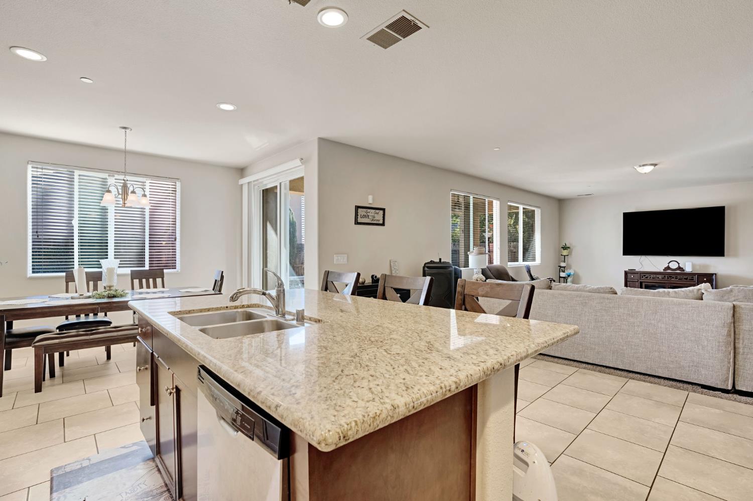3507 Carmelita Ave, Clovis, CA 93619
