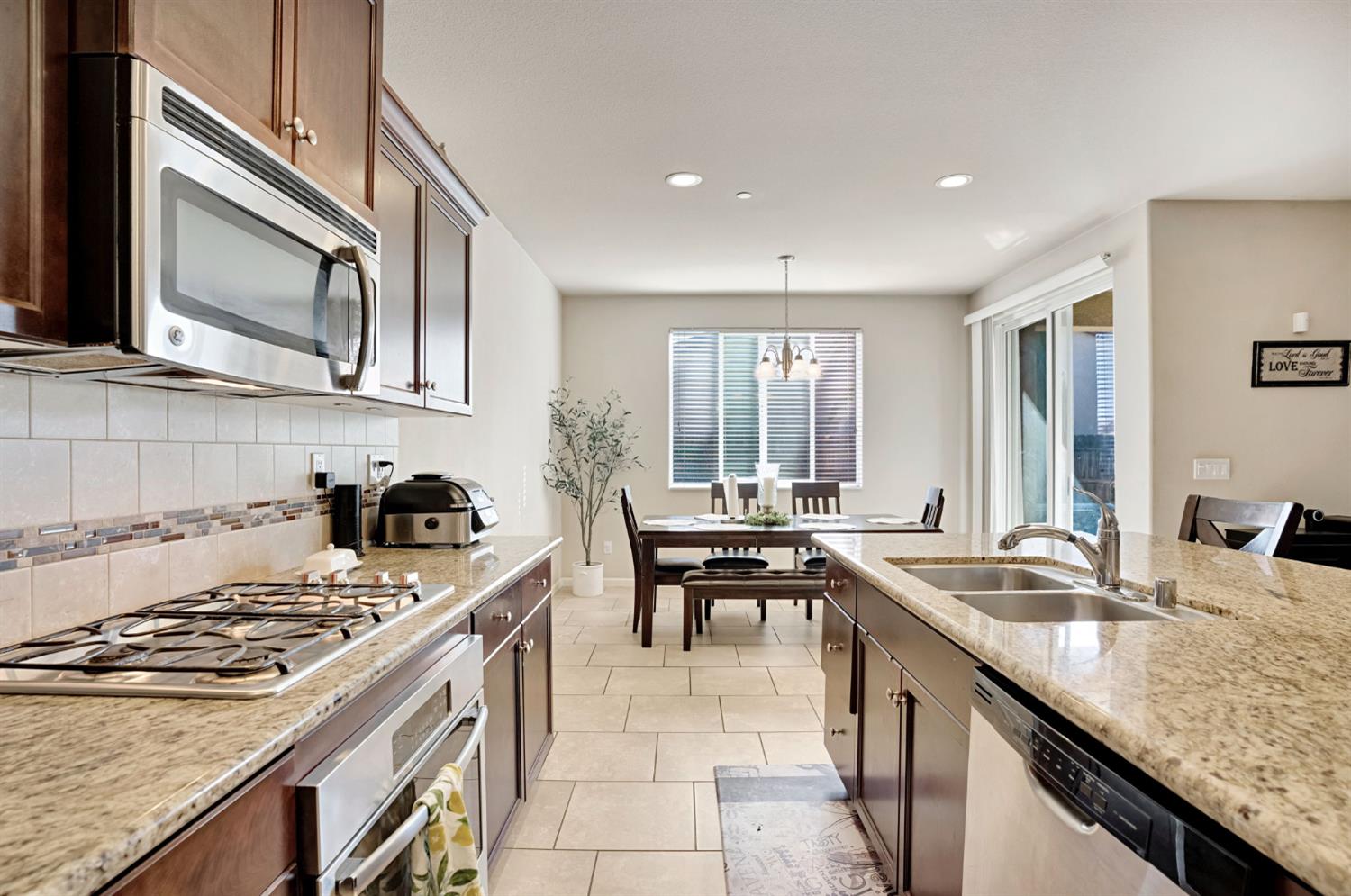 3507 Carmelita Ave, Clovis, CA 93619
