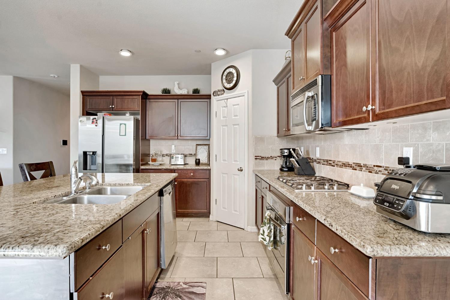 3507 Carmelita Ave, Clovis, CA 93619