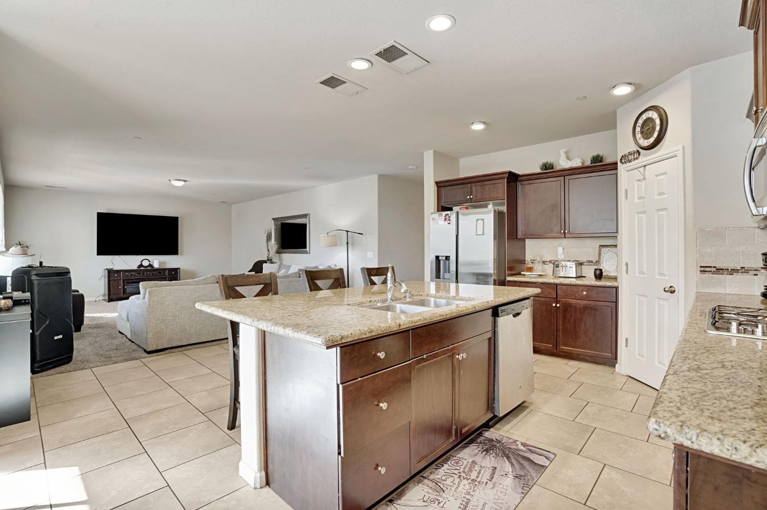 3507 Carmelita Ave, Clovis, CA 93619