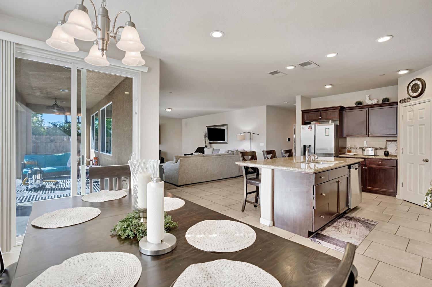 3507 Carmelita Ave, Clovis, CA 93619