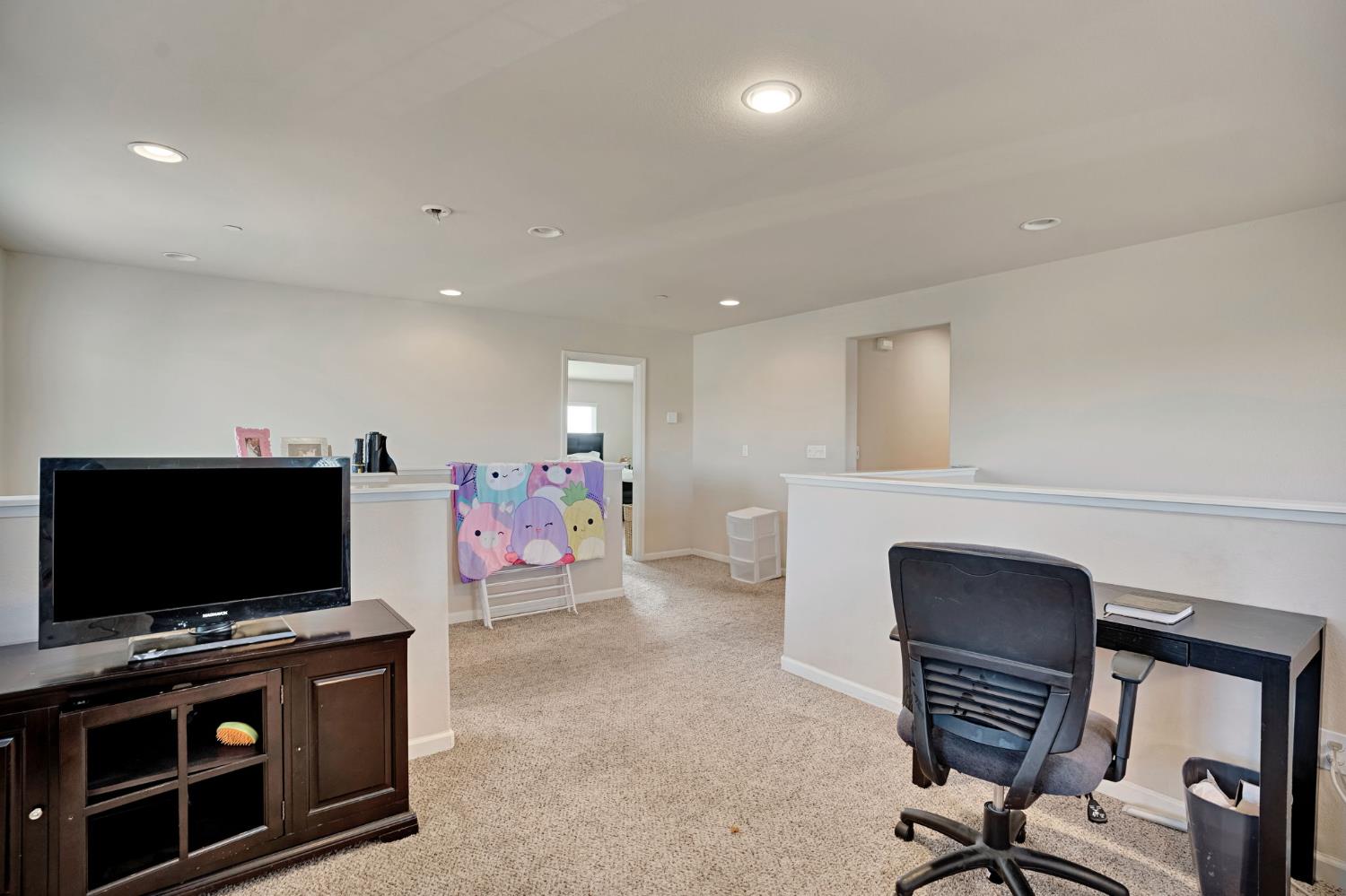 3507 Carmelita Ave, Clovis, CA 93619