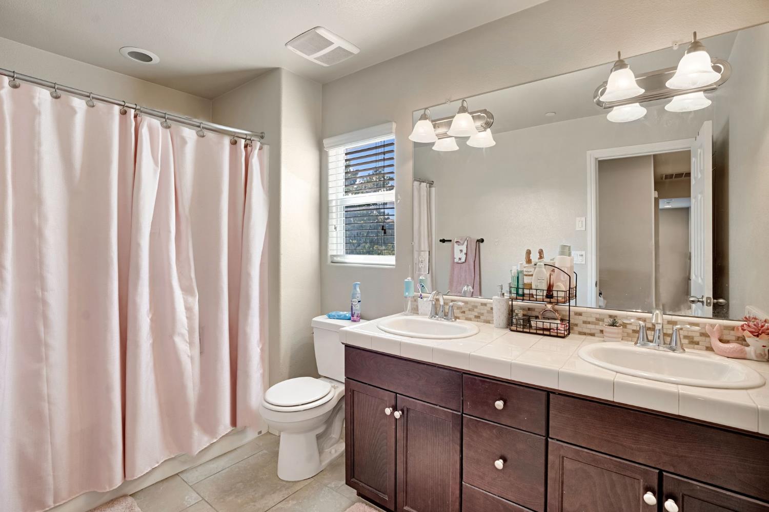 3507 Carmelita Ave, Clovis, CA 93619