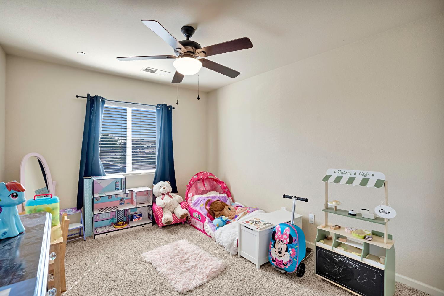 3507 Carmelita Ave, Clovis, CA 93619