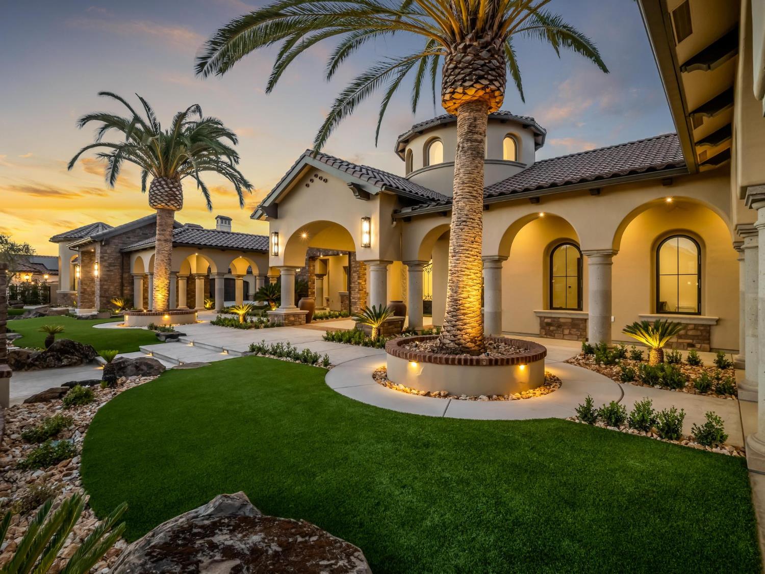 2230 E Spey Valley Dr, Fresno, CA 93730