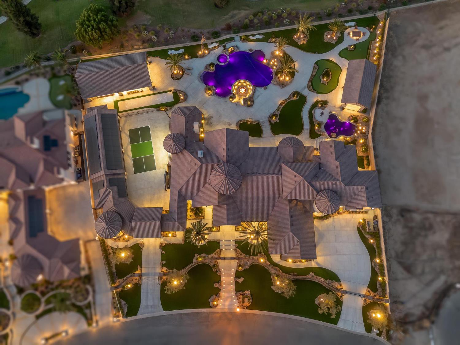 2230 E Spey Valley Dr, Fresno, CA 93730