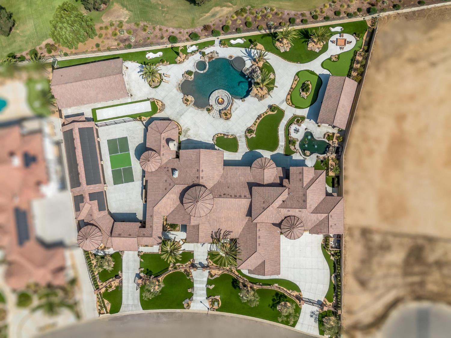 2230 E Spey Valley Dr, Fresno, CA 93730