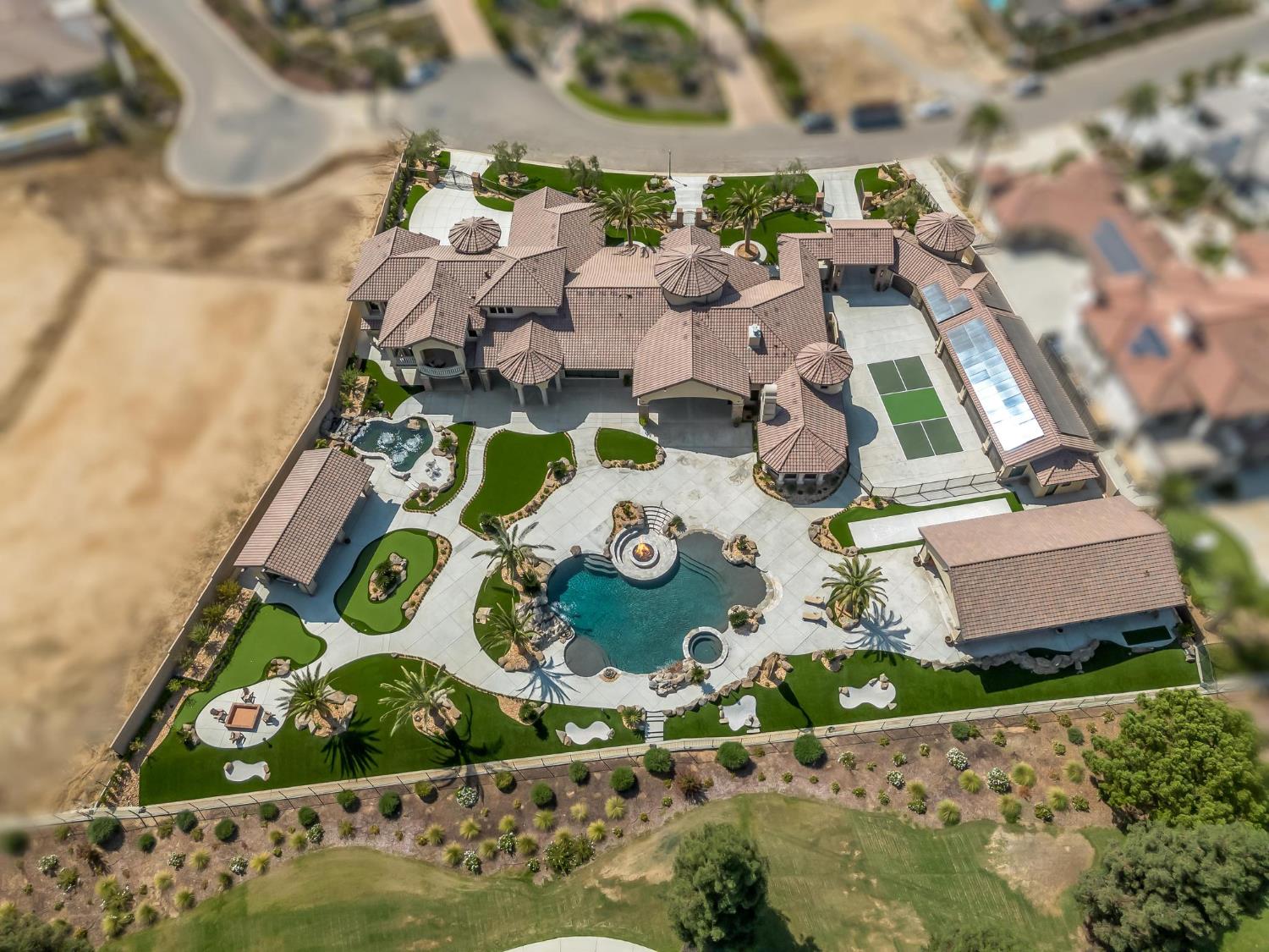 2230 E Spey Valley Dr, Fresno, CA 93730
