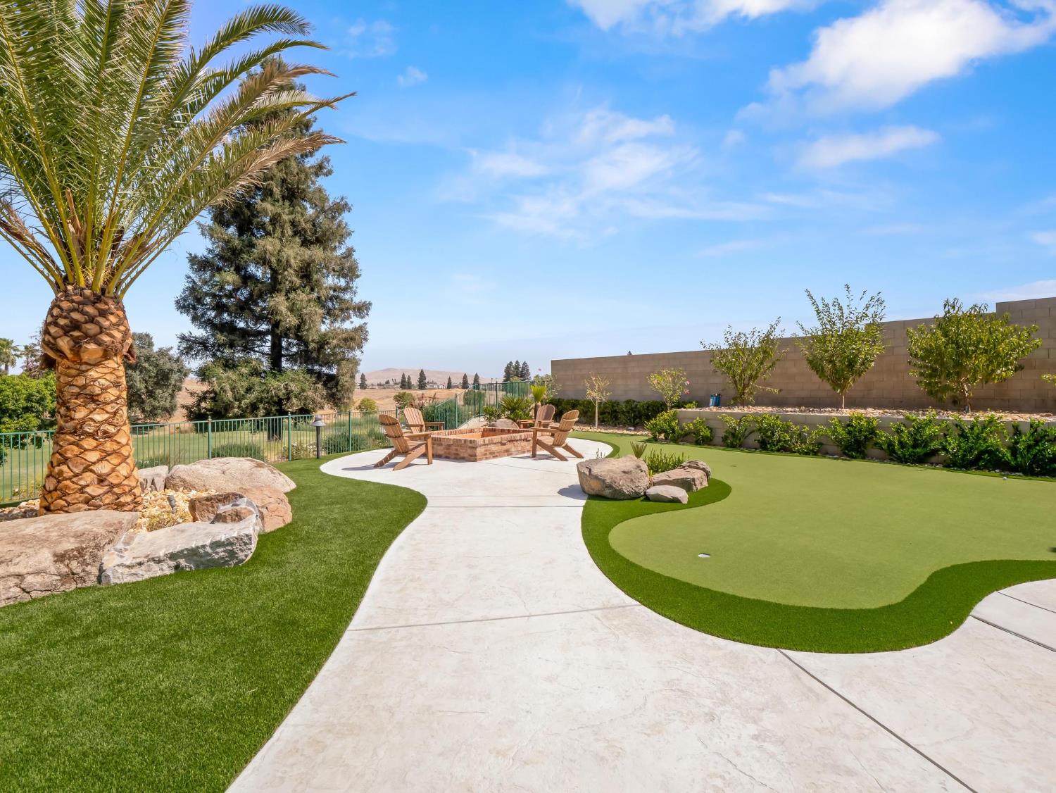 2230 E Spey Valley Dr, Fresno, CA 93730