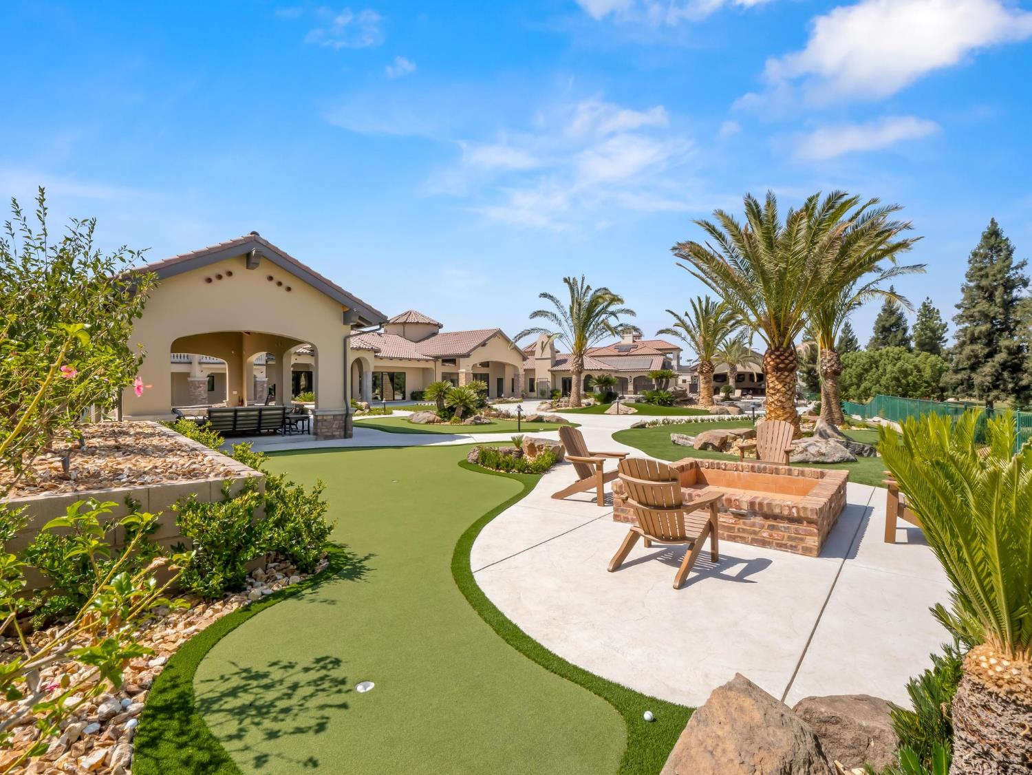 2230 E Spey Valley Dr, Fresno, CA 93730