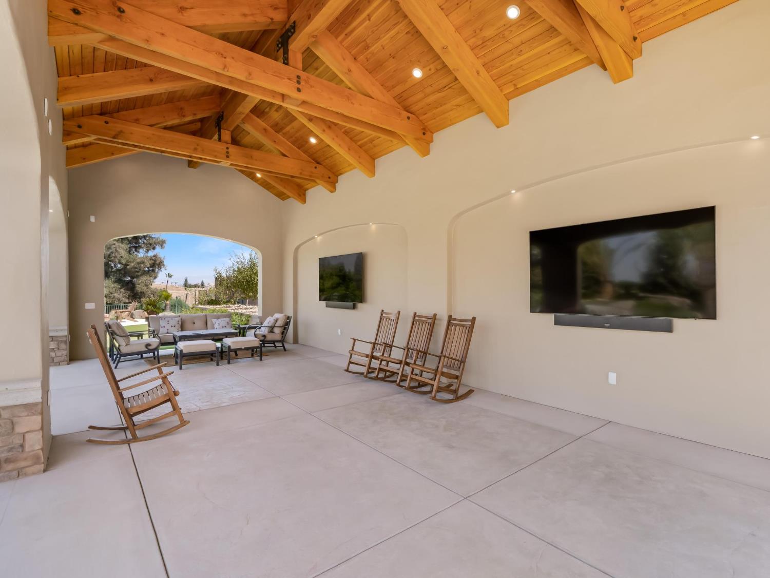 2230 E Spey Valley Dr, Fresno, CA 93730