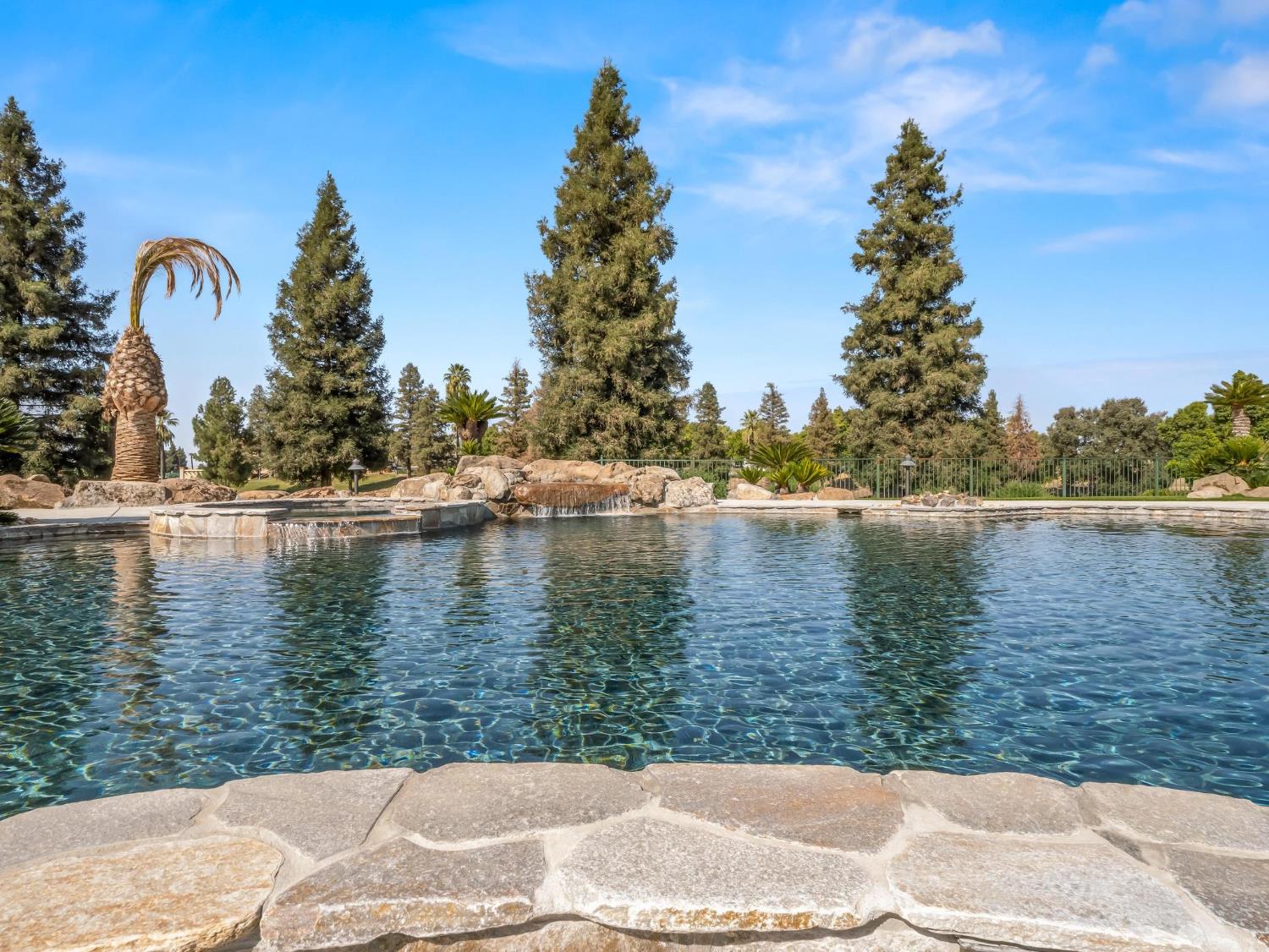 2230 E Spey Valley Dr, Fresno, CA 93730