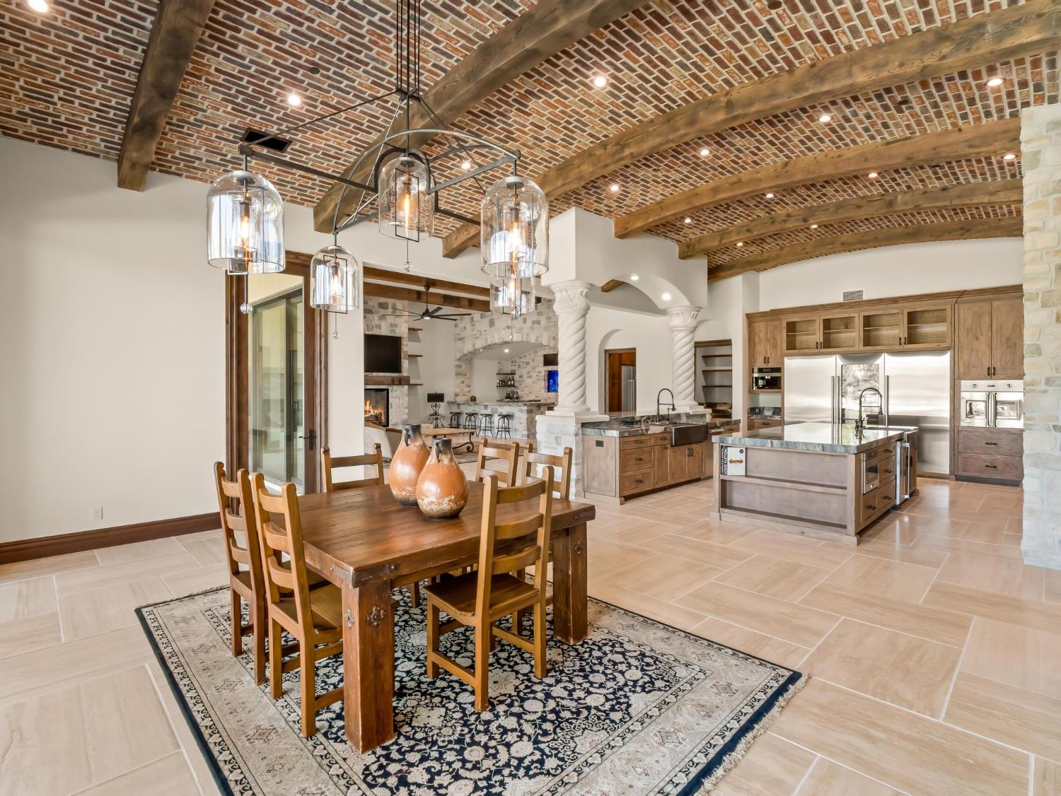 2230 E Spey Valley Dr, Fresno, CA 93730