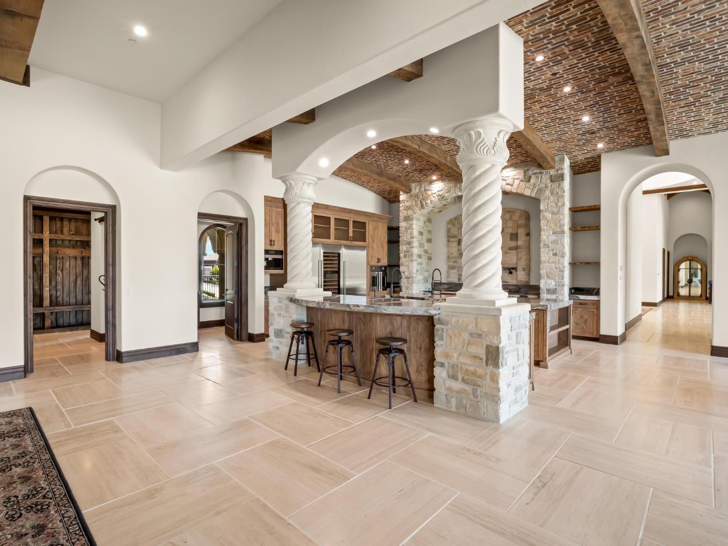 2230 E Spey Valley Dr, Fresno, CA 93730