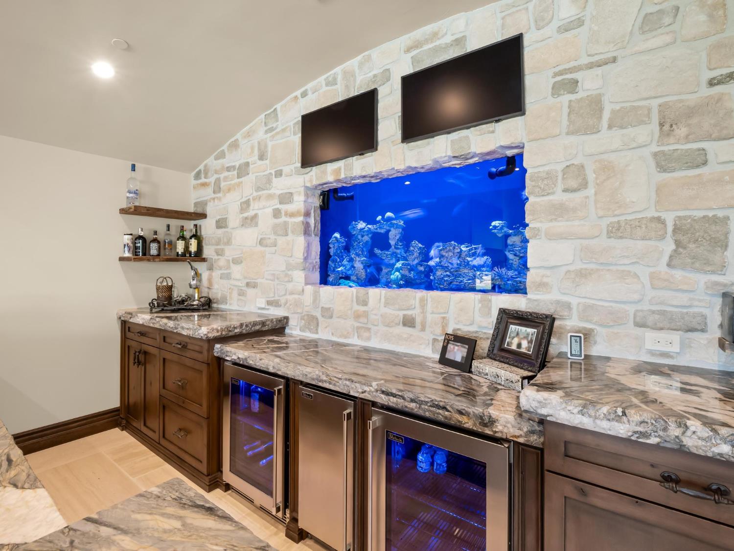 2230 E Spey Valley Dr, Fresno, CA 93730