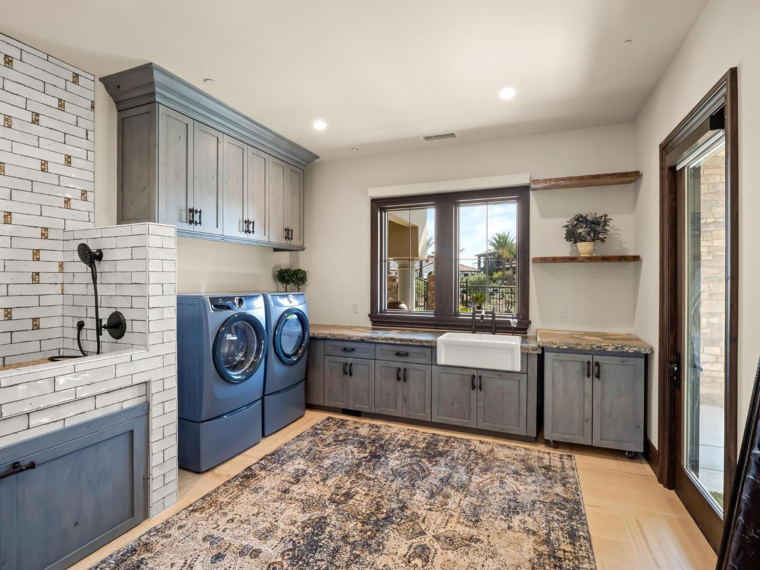 2230 E Spey Valley Dr, Fresno, CA 93730