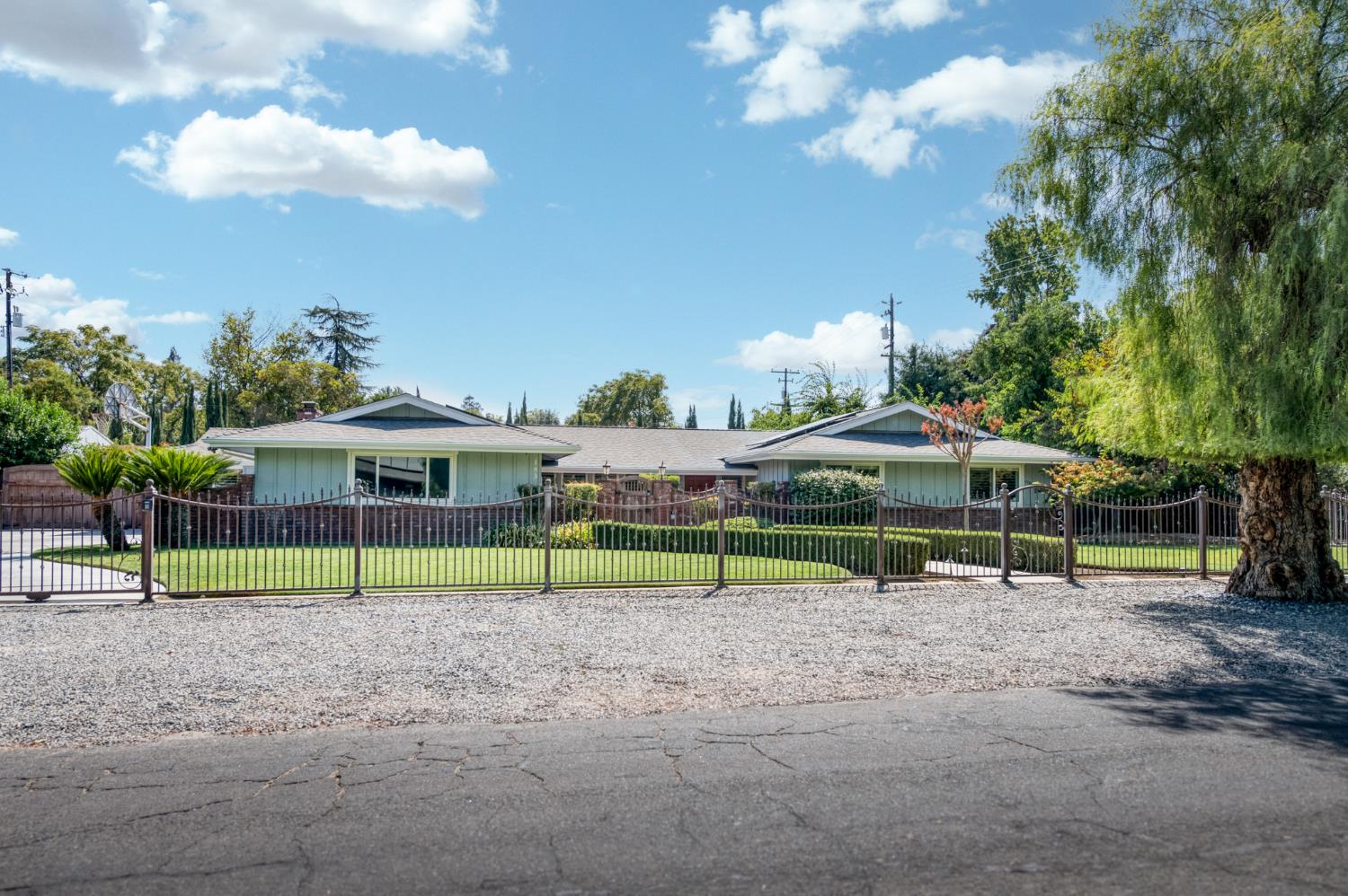 183 W Indianapolis Ave, Fresno, CA 93705