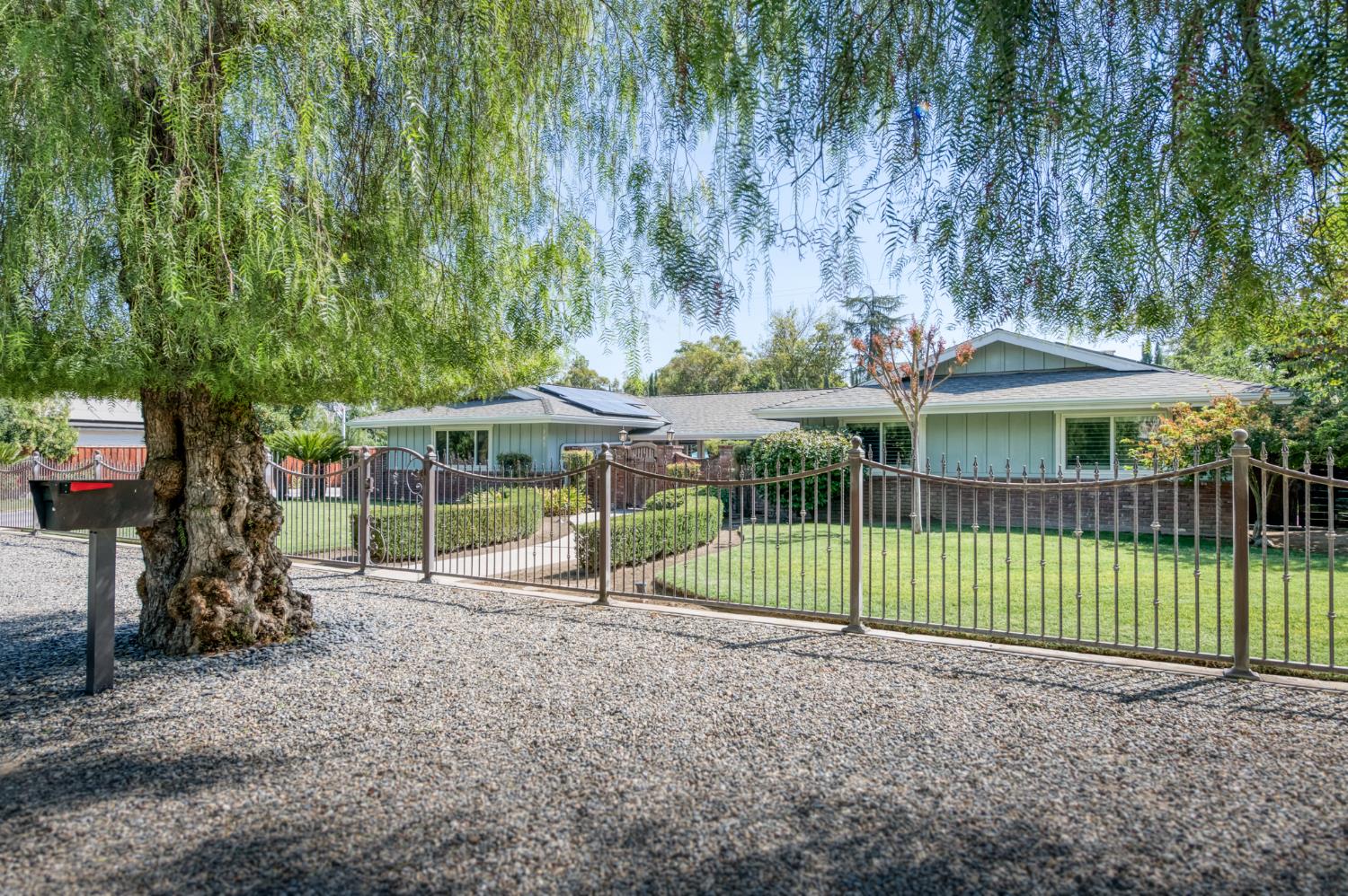 183 W Indianapolis Ave, Fresno, CA 93705