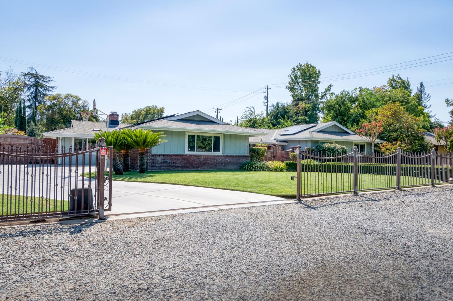 183 W Indianapolis Ave, Fresno, CA 93705
