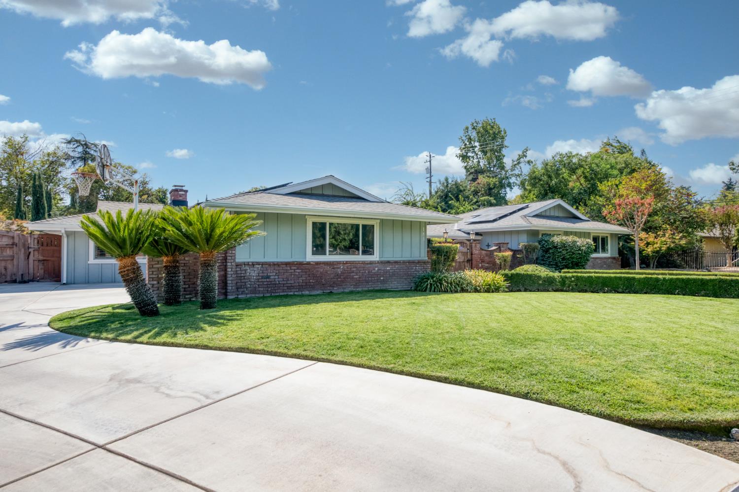 183 W Indianapolis Ave, Fresno, CA 93705