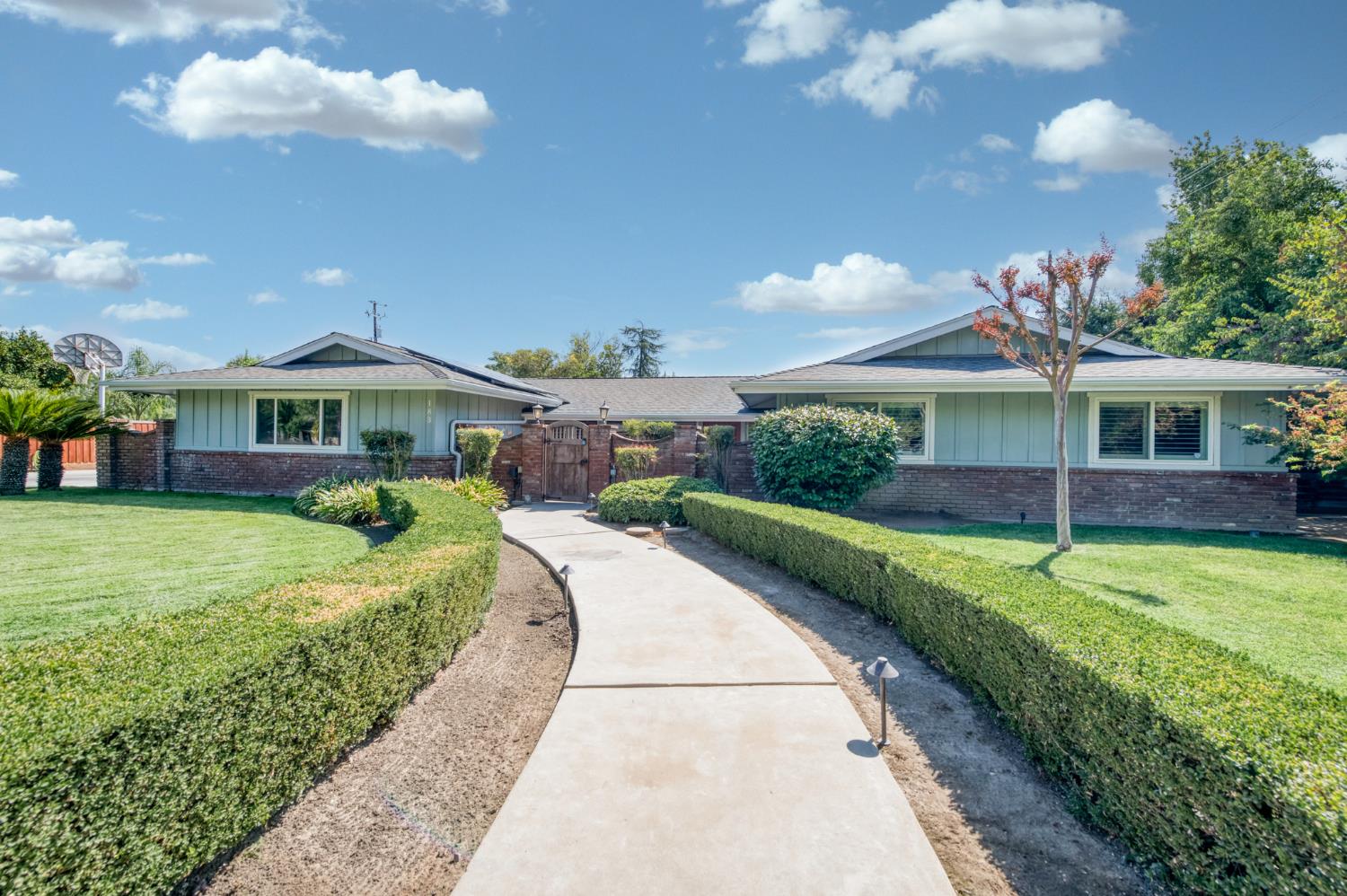 183 W Indianapolis Ave, Fresno, CA 93705