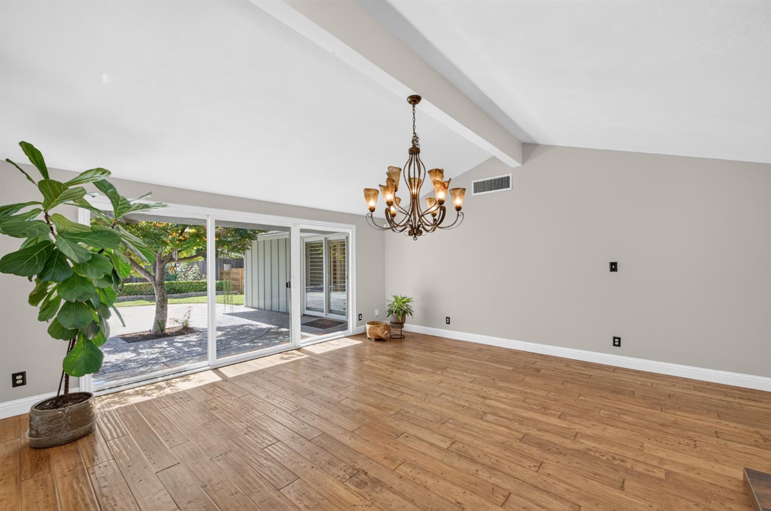183 W Indianapolis Ave, Fresno, CA 93705