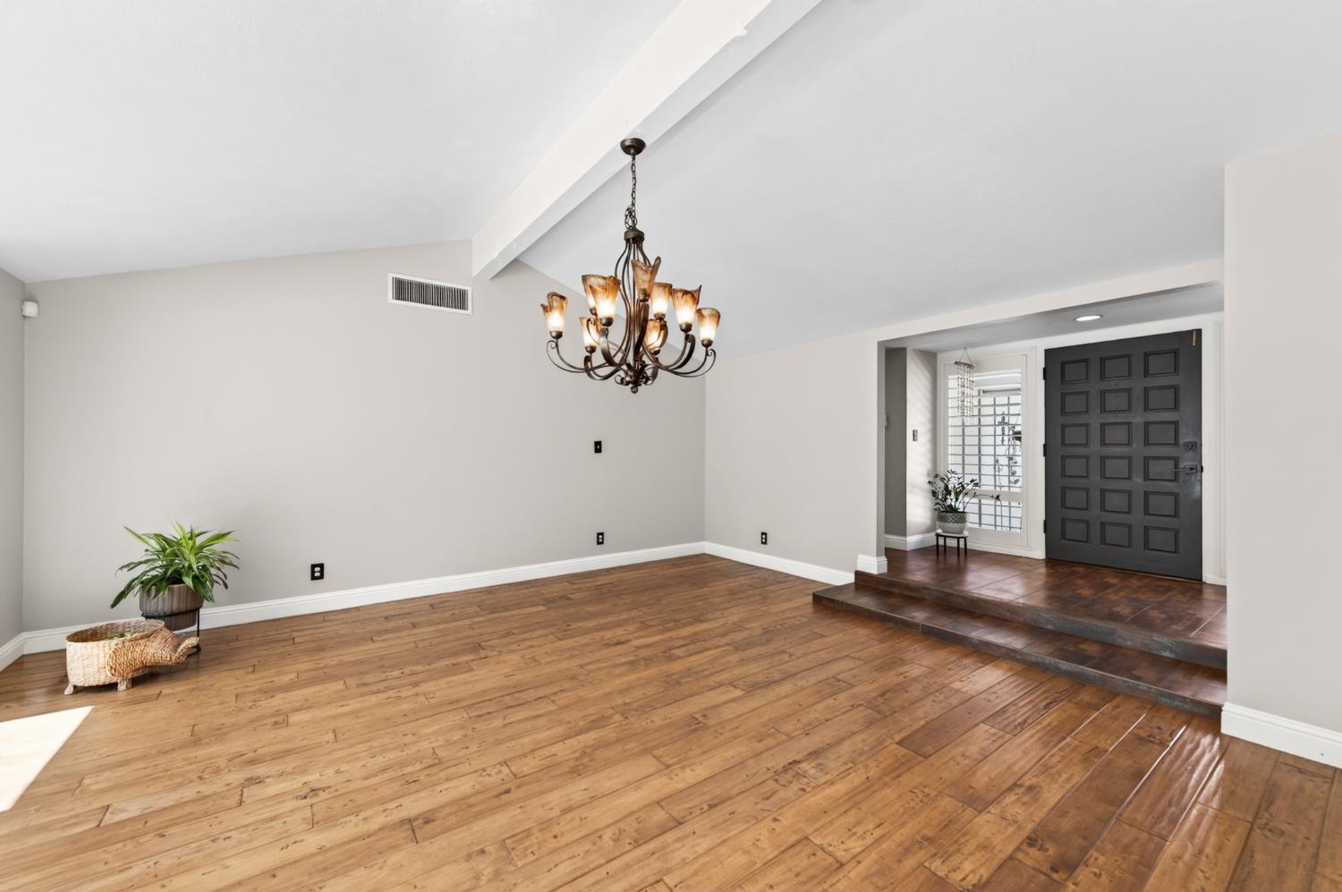 183 W Indianapolis Ave, Fresno, CA 93705