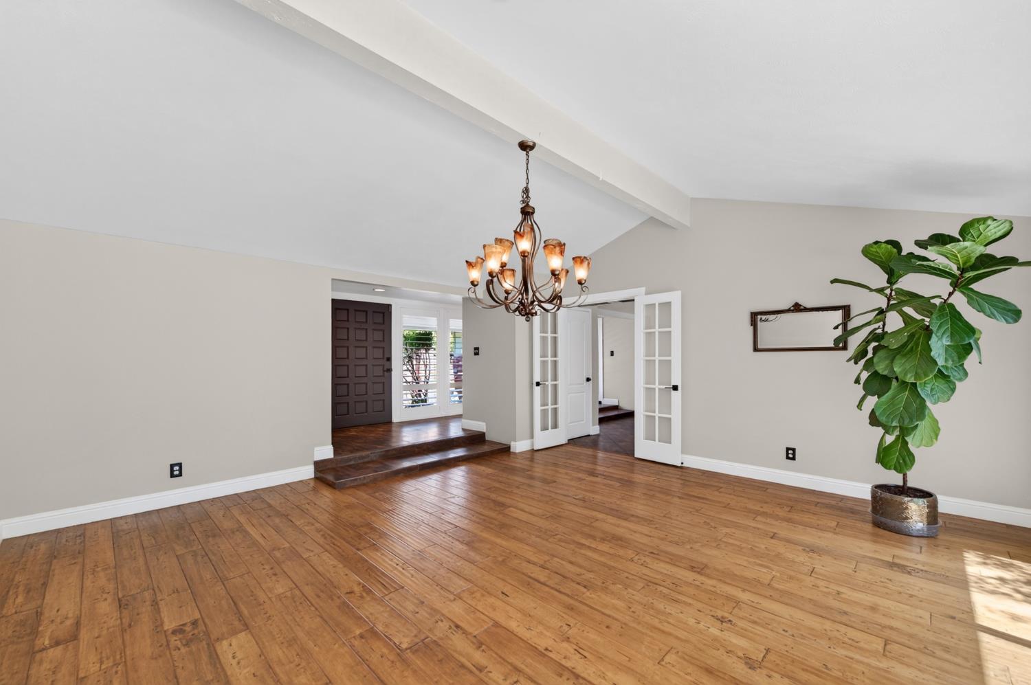 183 W Indianapolis Ave, Fresno, CA 93705