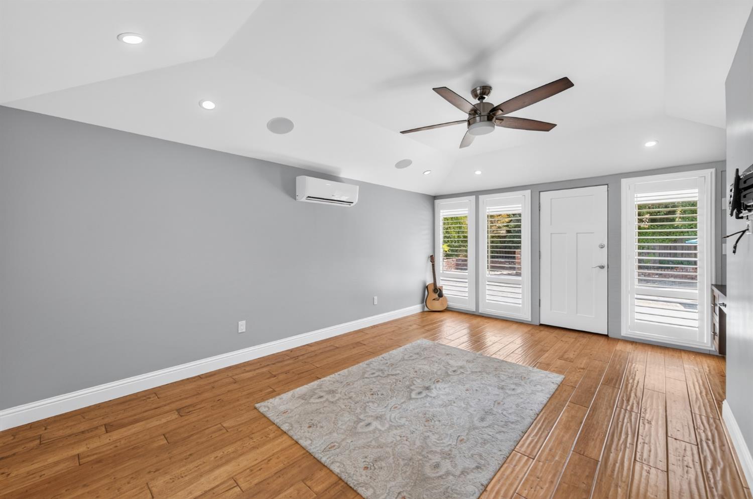 183 W Indianapolis Ave, Fresno, CA 93705