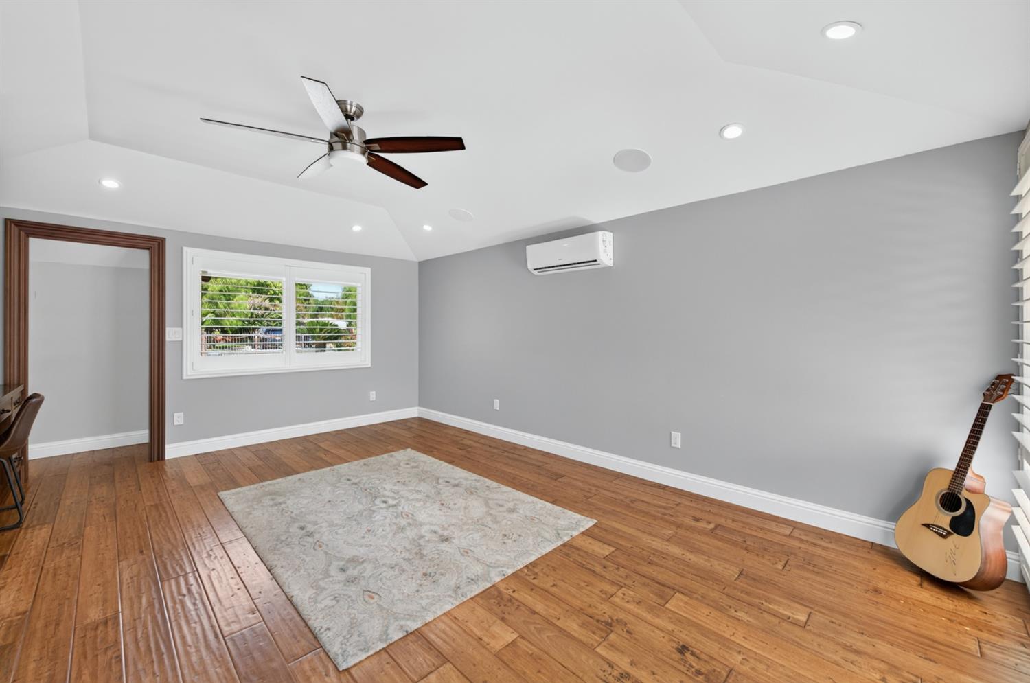 183 W Indianapolis Ave, Fresno, CA 93705