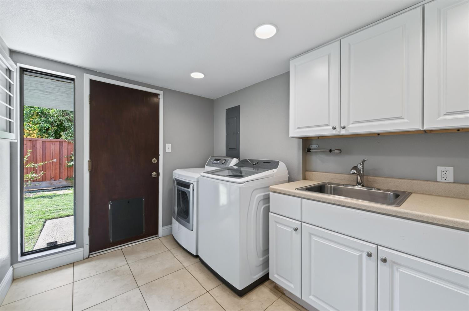 183 W Indianapolis Ave, Fresno, CA 93705