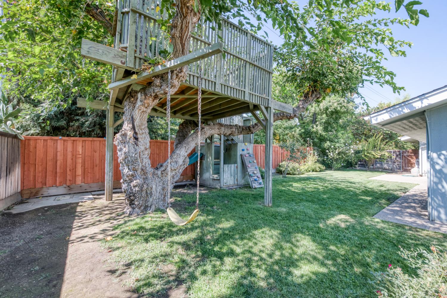 183 W Indianapolis Ave, Fresno, CA 93705