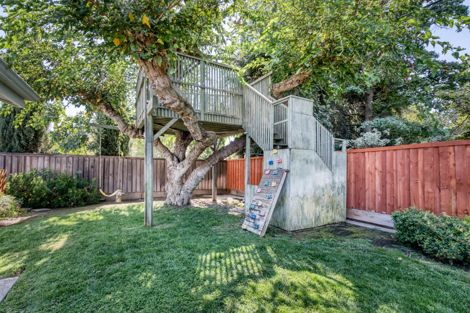 183 W Indianapolis Ave, Fresno, CA 93705