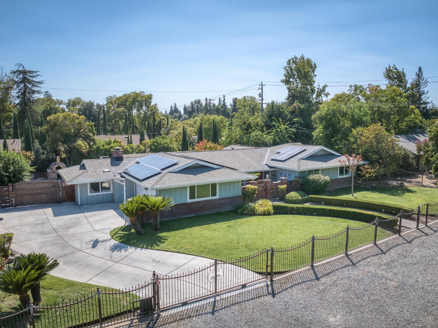 183 W Indianapolis Ave, Fresno, CA 93705
