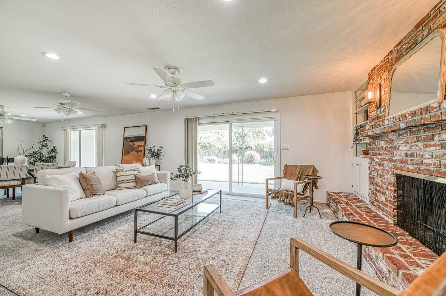 6350 N 10Th St, Fresno, CA 93710