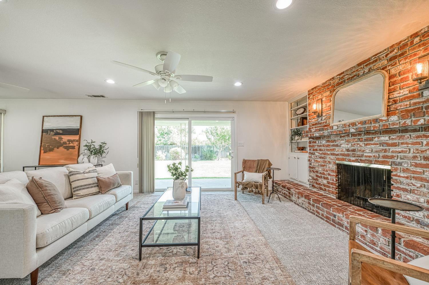 6350 N 10Th St, Fresno, CA 93710